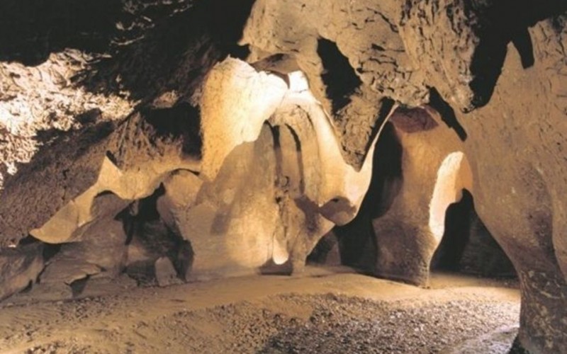 Cueva  prehistórica del Toll